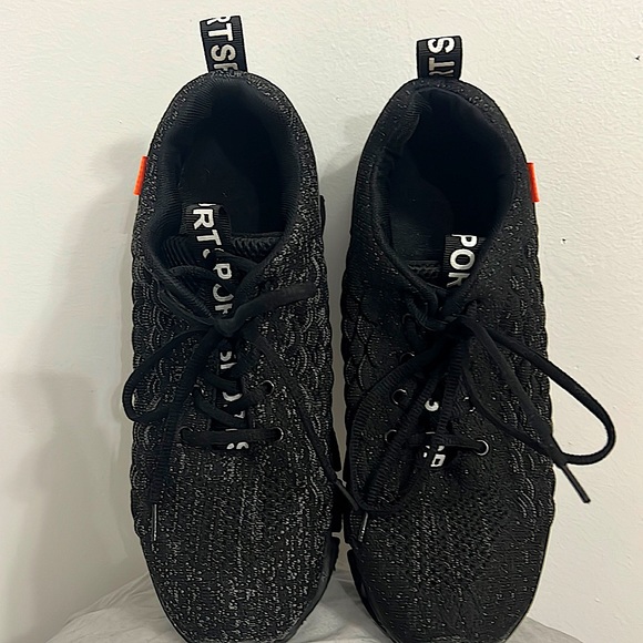 Size 10 athletic trainer shoes. - Picture 1 of 2